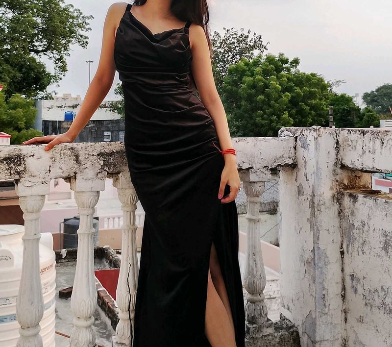 Elegant Black Maxi Dress