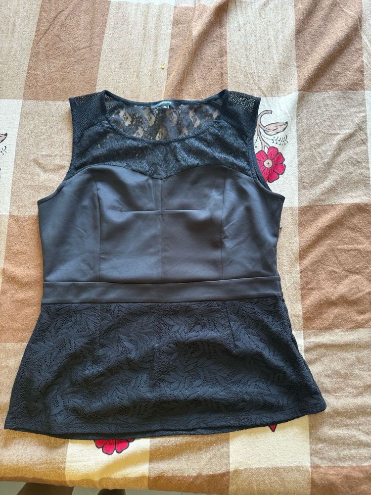 Black elegant top