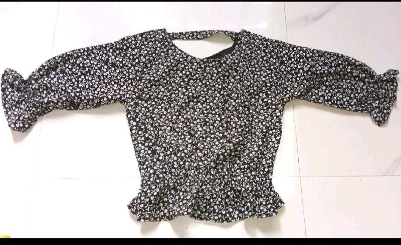 Chic Floral Print Crop Top