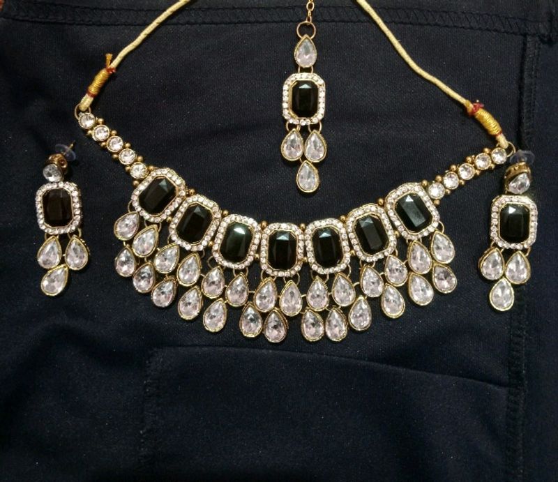Elegant Black &amp; White Stone Jewelry Set