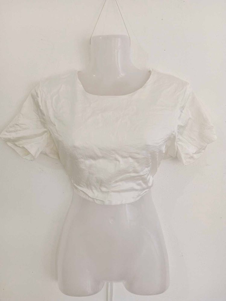 Chic White Cropped Top