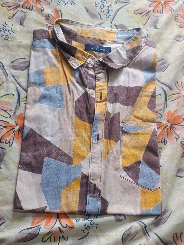 Men's Abstract Print Button-Down Shirt