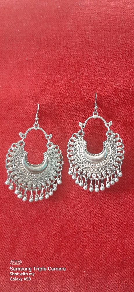 Oxidized silver earing...very light in weight to handle!!! This traditional hanging will complement any Indian attire....also Ideal 🎁  gift for  loved ones