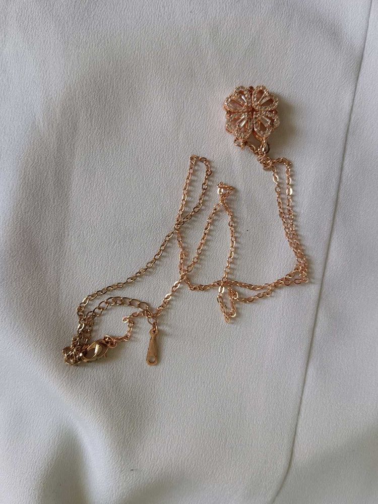 Sparkling Clover Necklace