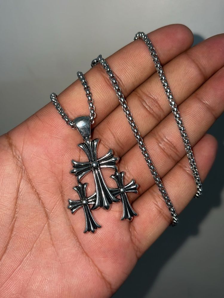 TRIPLE CROSS CH PENDANT