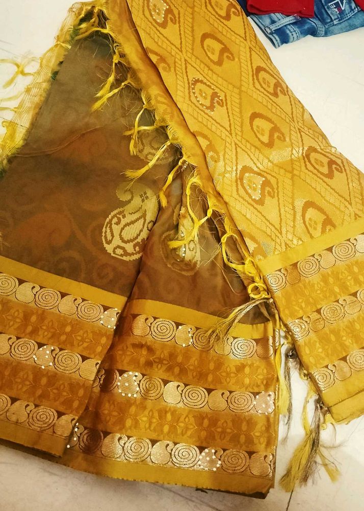 Elegant Golden Paisley Saree clearance sale