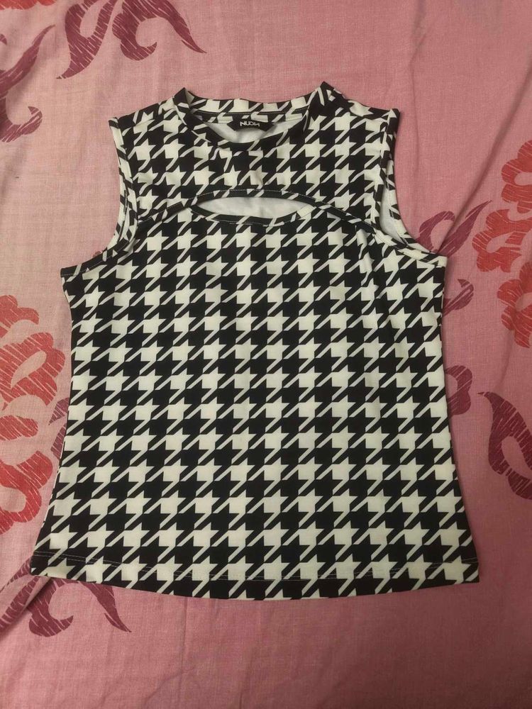 Chic Houndstooth Cut-out Tank Top