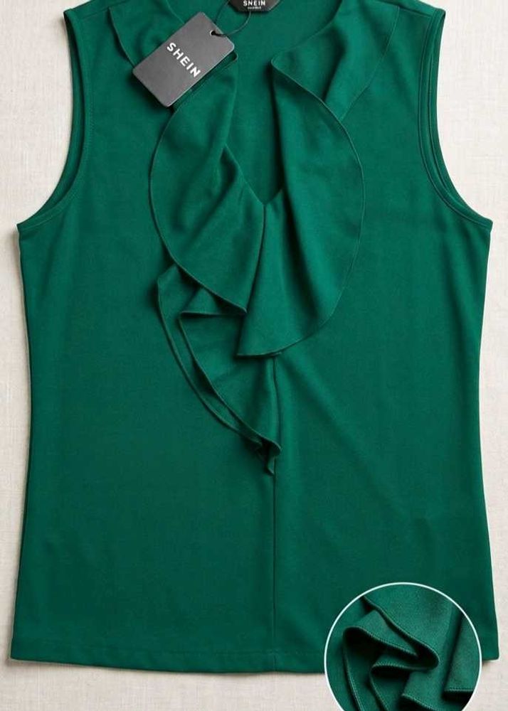 Stylish Ruffled Sleeveless Top