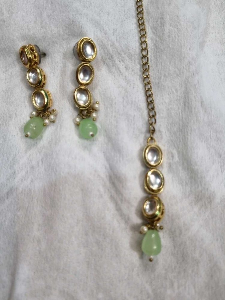 Elegant Kundan Maang Tikka &amp; Earring Set