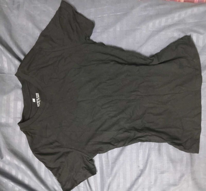H&amp;M Black T-Shirt