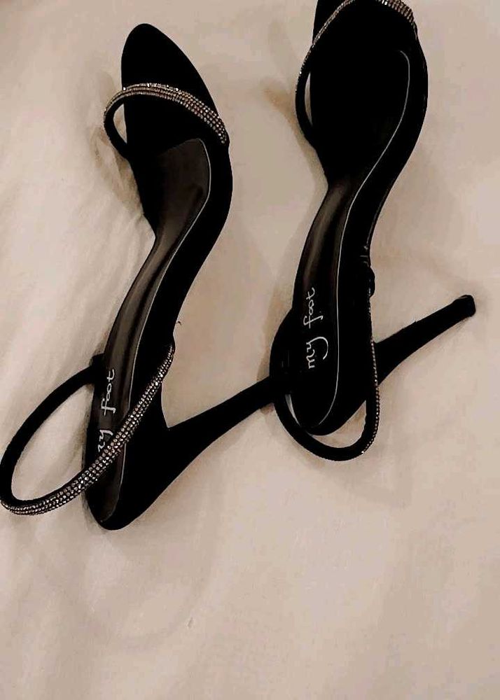 Elegant Black Heels with Rhinestones