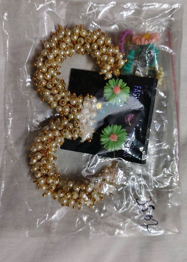 Beautiful Colour Changing Earning With 5 Pairs