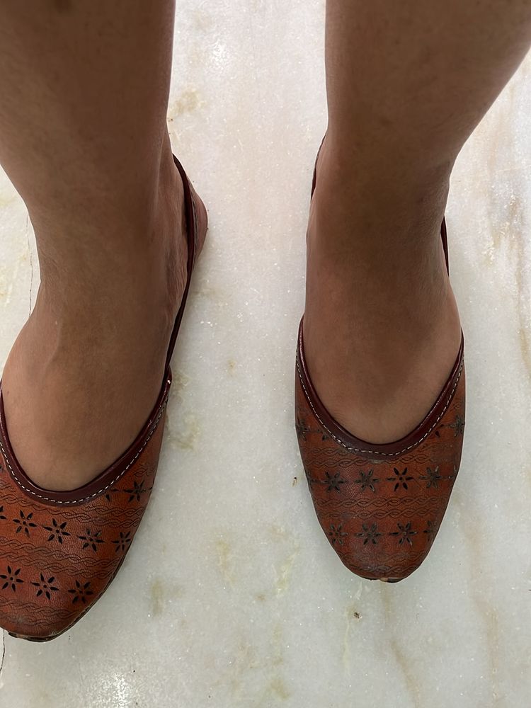 Punjabi Juttis