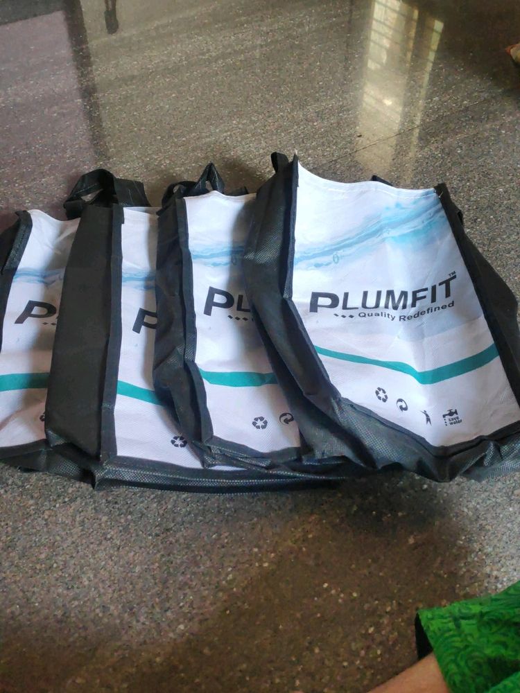 4 Carry Bags With Zip..