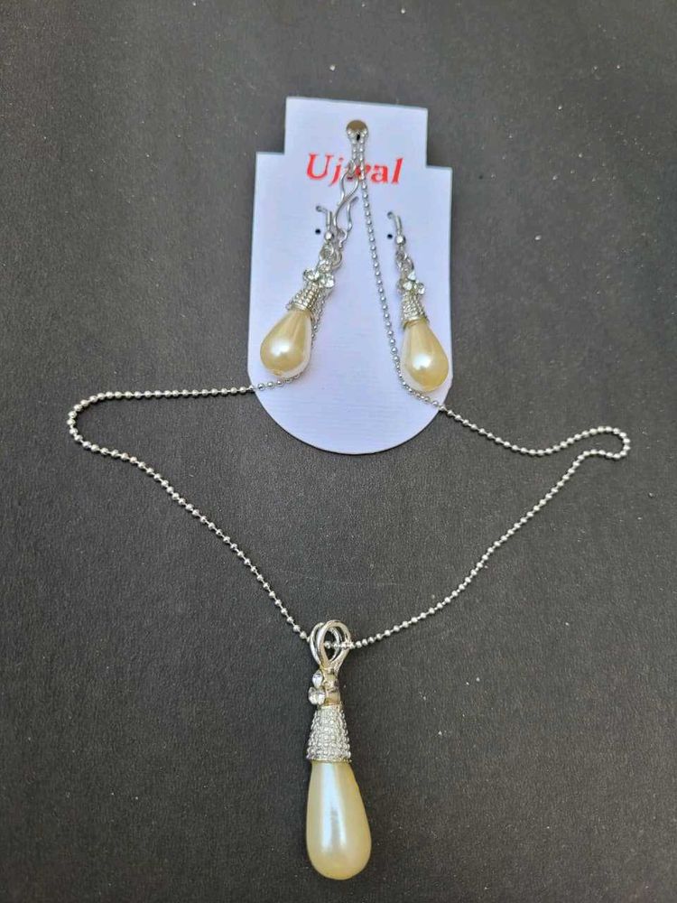 Elegant Pearl &amp; Crystal Necklace &amp; Earring Set