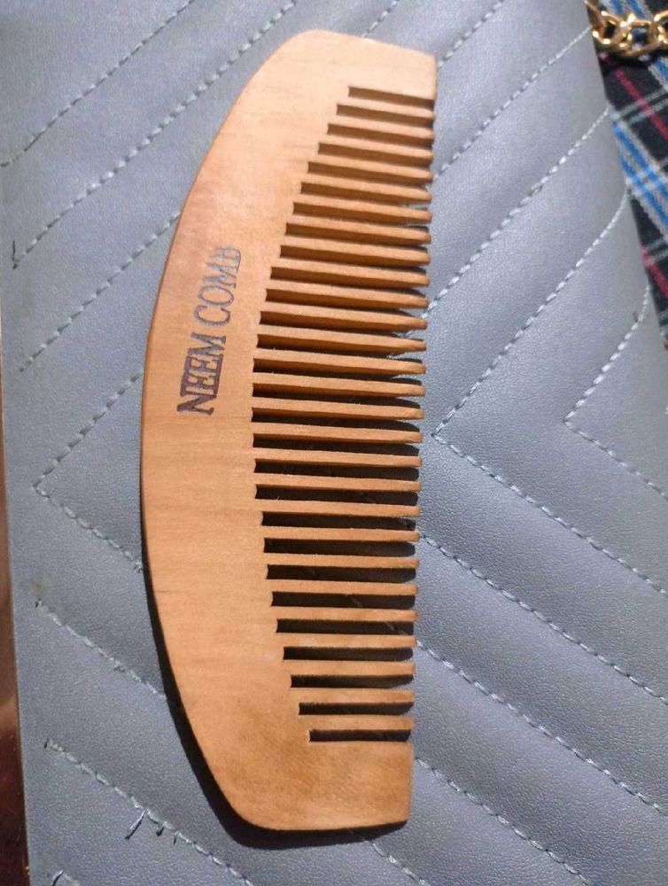 Premium Neem Wood Comb – Natural Hair Care