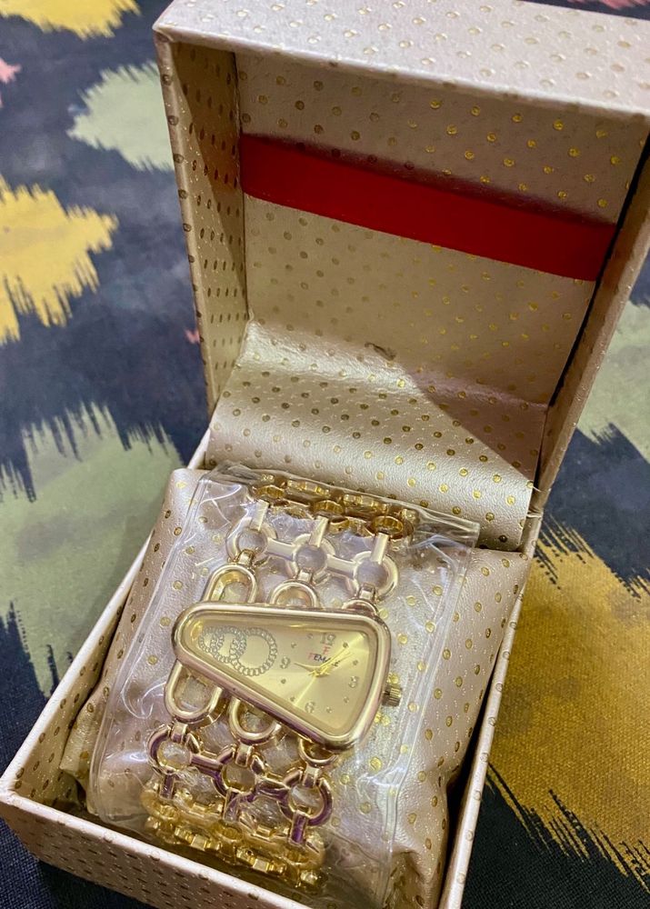 Elegant Gold Tone Chain Watch