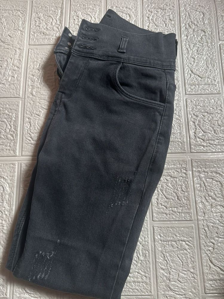 Chic Dark Wash Ripped Jeans