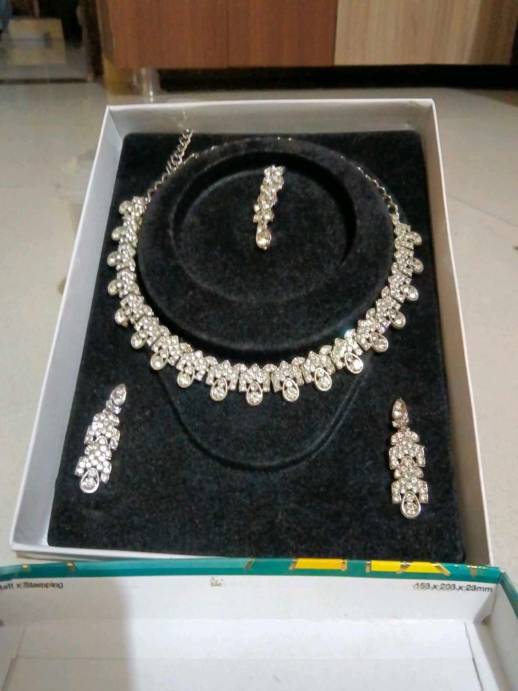 Sparkling Rhinestone Necklace &amp; Earring Set