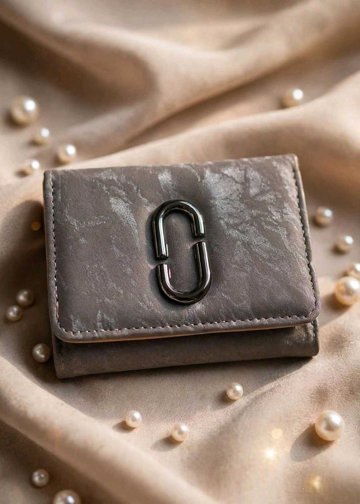 SALE 🆕️ Gray Trifold Wallet