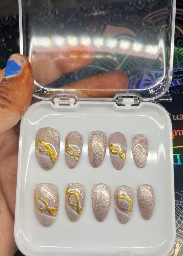 Press-On Nails - Gold Swirl Design