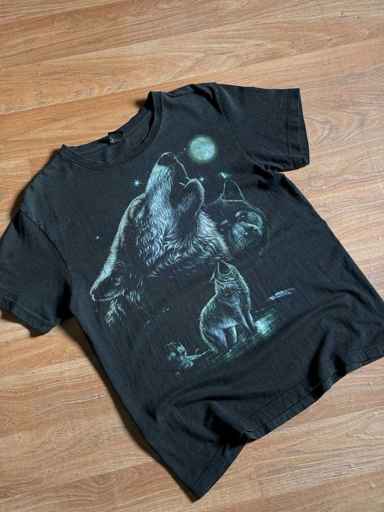 Vintage Wolf Howling Moon T-Shirt
