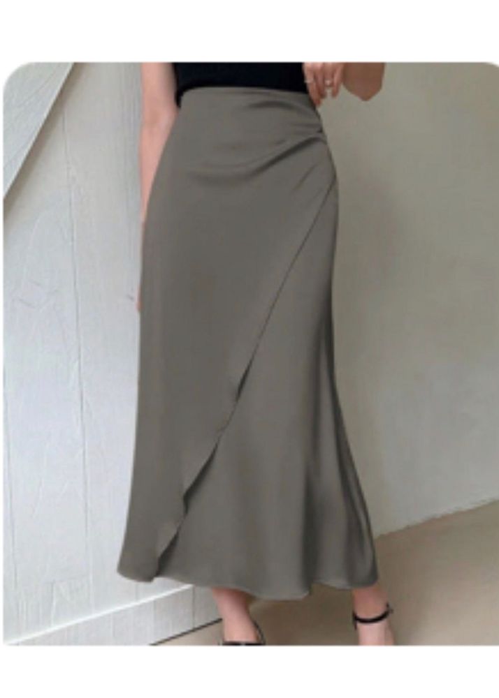 Elegant Grey Satin Skirt