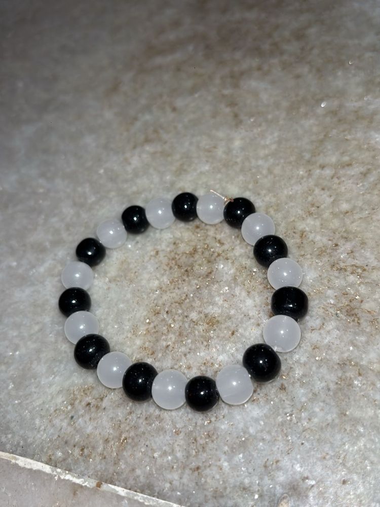 Black &amp; White Beaded Bracelet