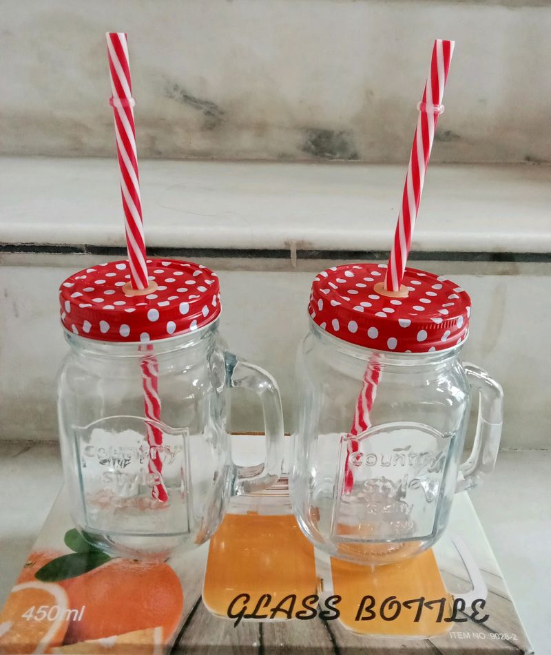 2 pieces glass bottles