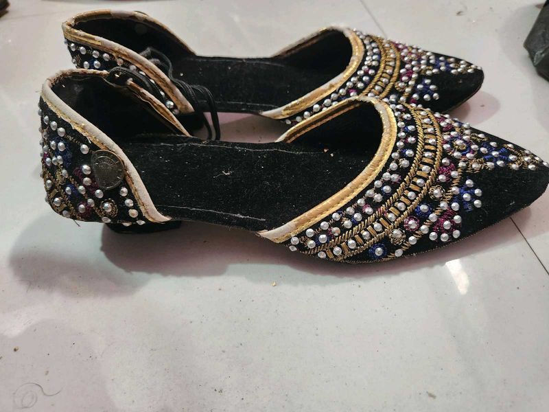 Embellished Jutti Flats