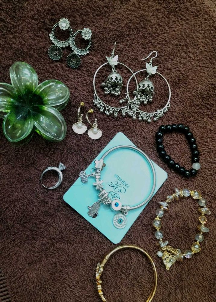 Assorted Women's Jewelry Set