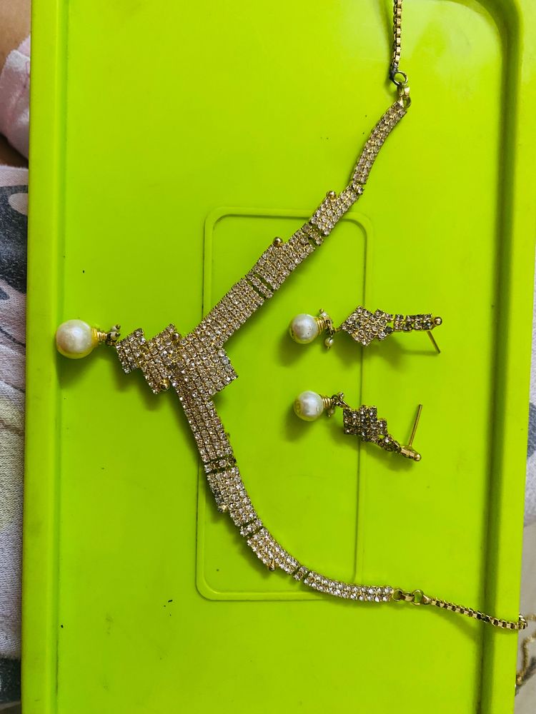 Amicable Diamond Set