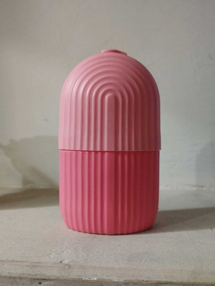 🫥→🤫🧏 (NEW) Silicone Face Ice Roller (Pink)