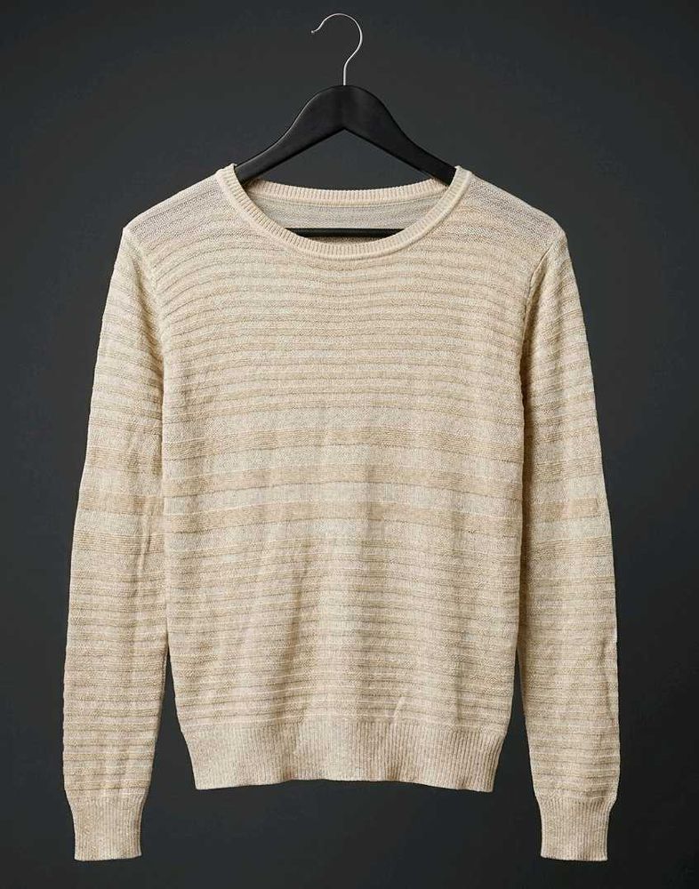 Rs. 150, comment now! Gold-cream shimmer pullover