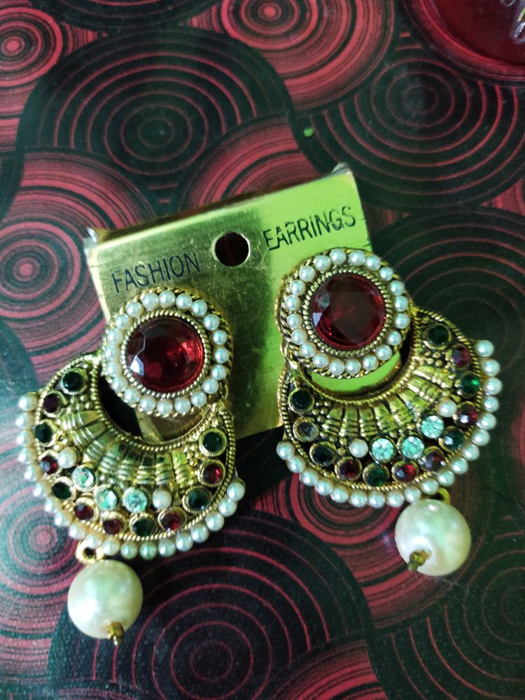 Lovely Fancy Party Wear Earring