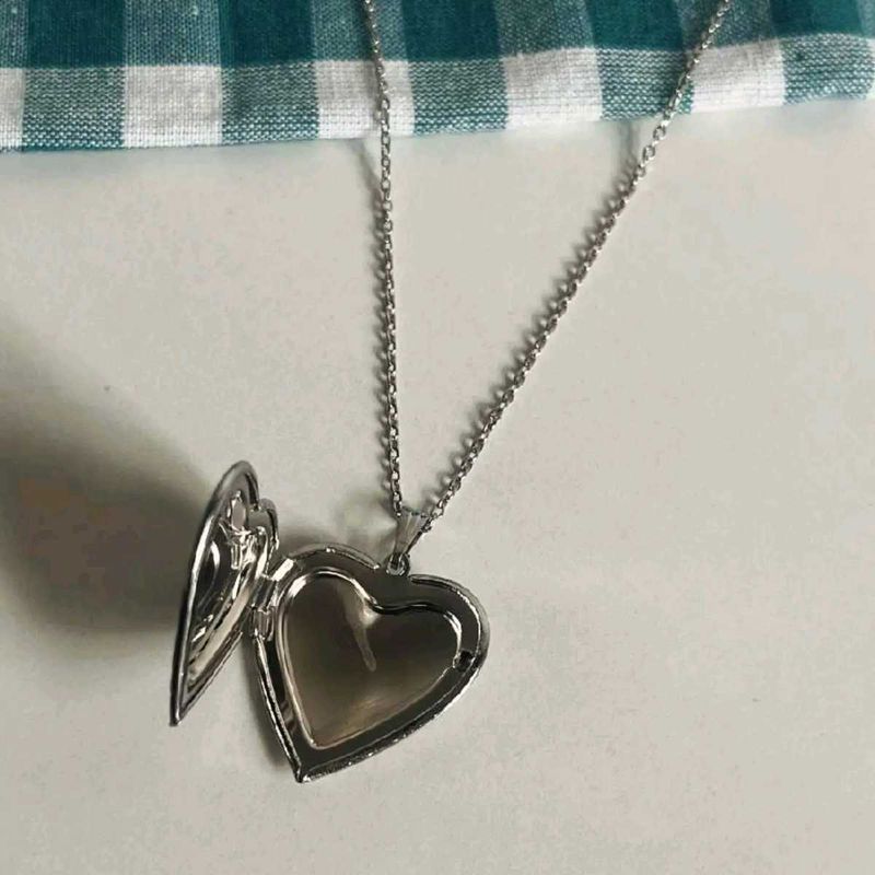 heart photo locket