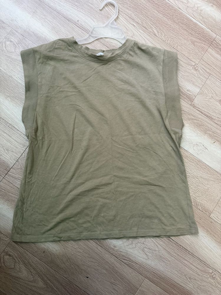 Sleeveless T-Shirt