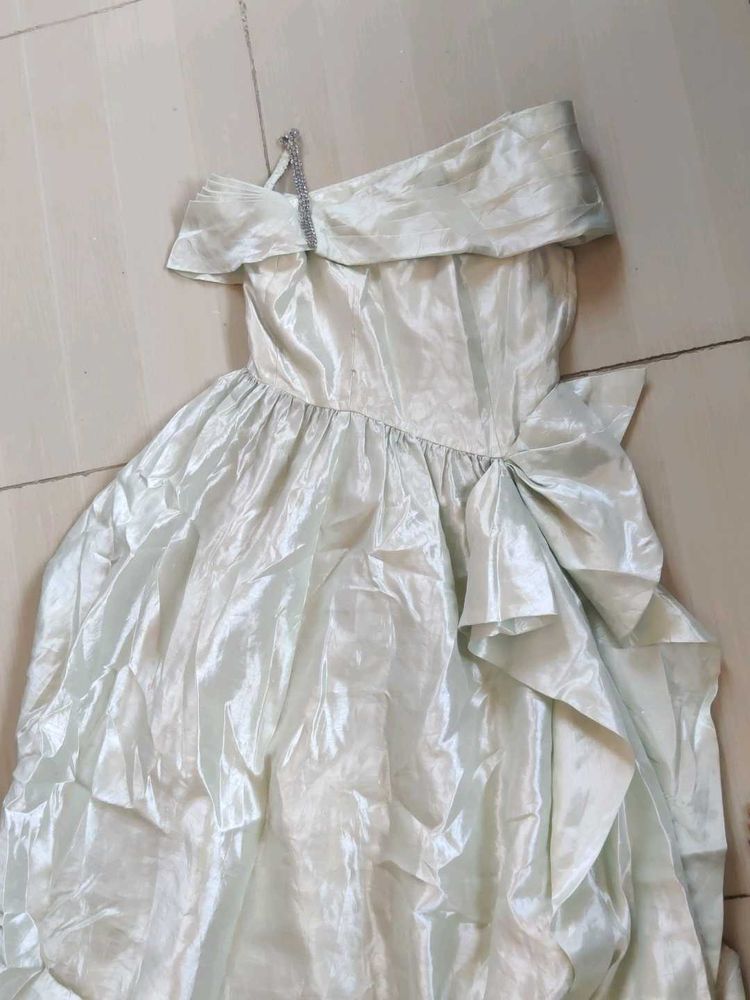 Elegant Off-Shoulder Evening Gown