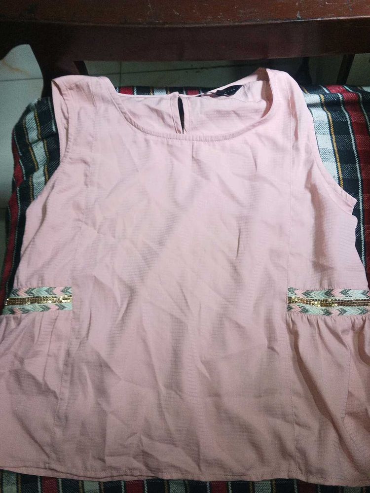 Pink cute sleeveless top