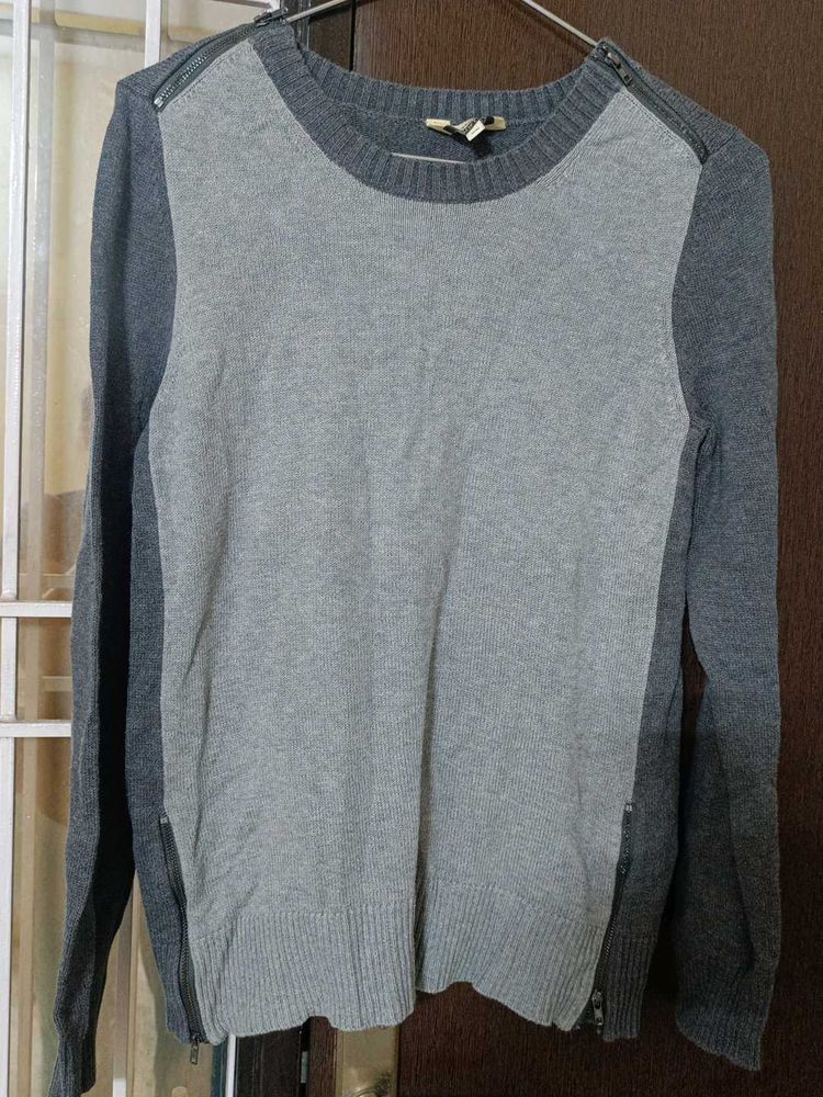 Chic Grey Sweat shirt with Zipper Accents