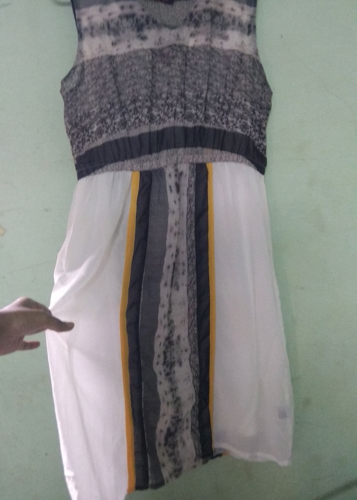Beautiful Sleeveless One Piece With Inner