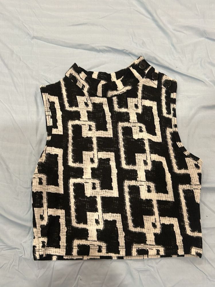 Black &amp; White Abstract Print Sleeveless Top