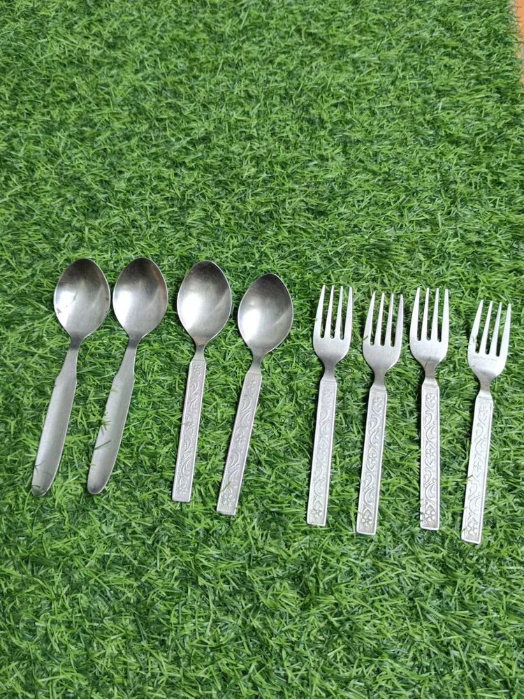 Set of 4 Spoons and forks