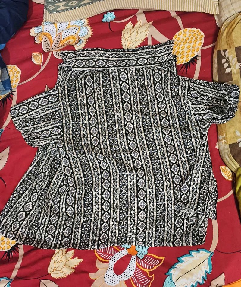 Men's Black Short Sleeve Henley T-Shirt | Size XL