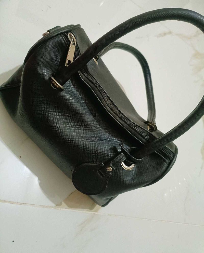 Chic Black Handbag