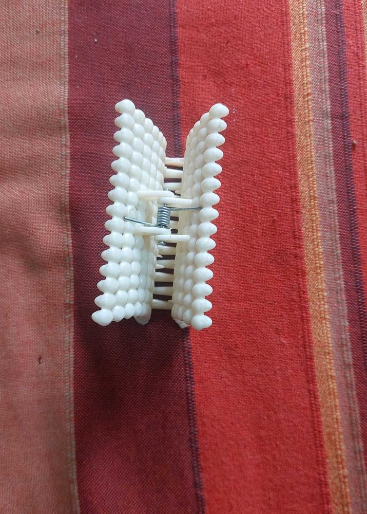 White Pearl Beautiful Clutcher