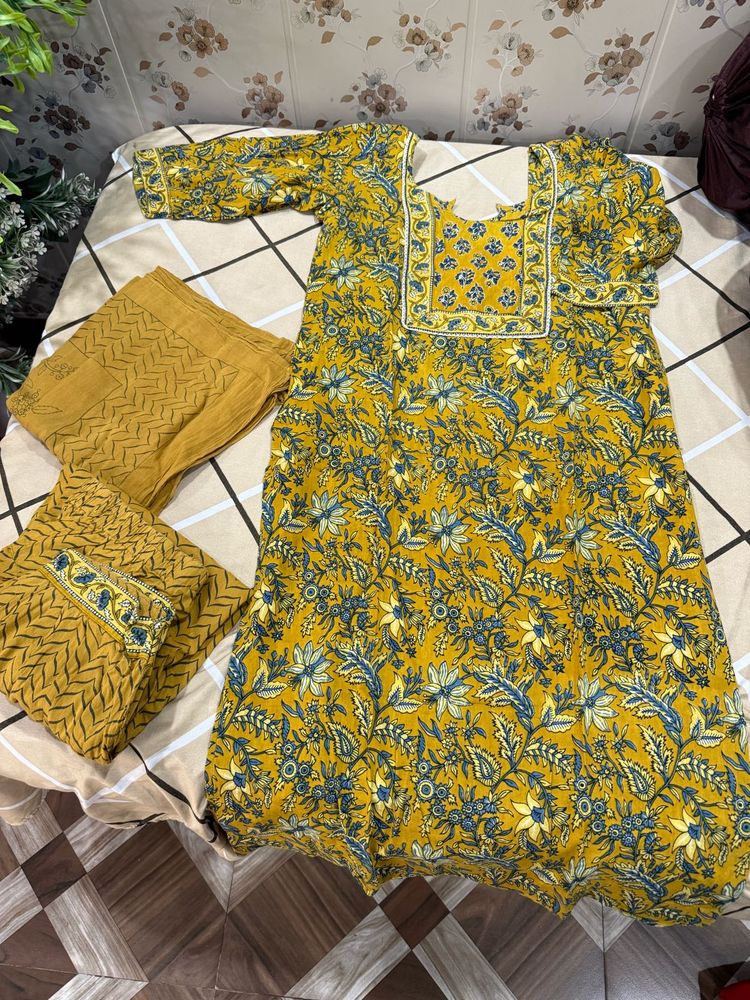 Mustard Floral Print Kurta Set😍