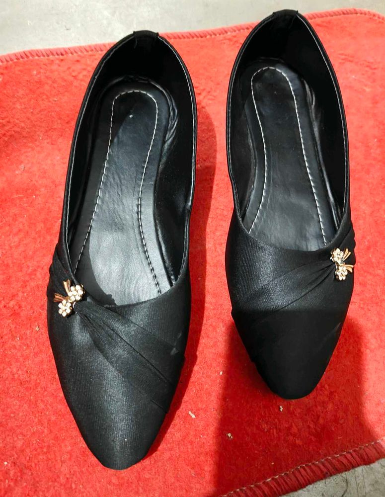 Elegant Black Ballerinas