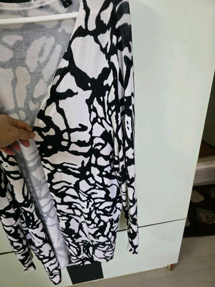 Stylish Black &amp; White Knit Cardigan