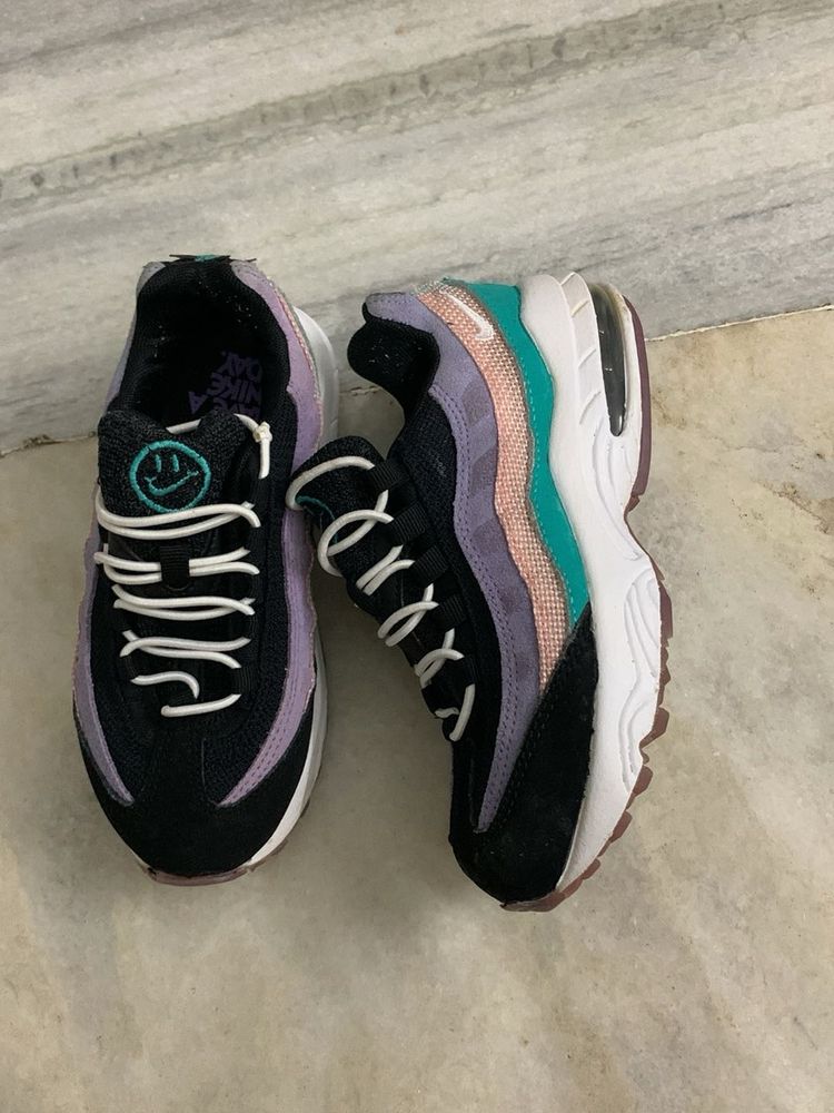 Nike girls sneakers